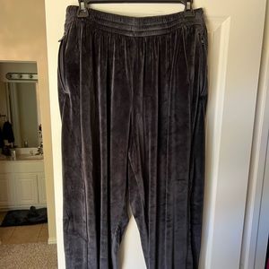 Skims oversized velour joggers